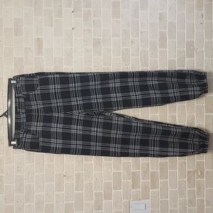 ROMWE Women's Black and White Plaid Pants with Suspenders (Sz M)